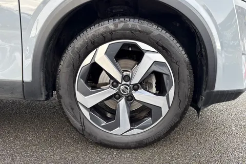 KR71ZGG Nissan Qashqai 1.3 DIG-T MHEV N-Connecta XTRON Euro 6 (s/s) 5dr Thumbnail #9
