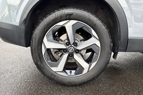 KR71ZGG Nissan Qashqai 1.3 DIG-T MHEV N-Connecta XTRON Euro 6 (s/s) 5dr Thumbnail #10