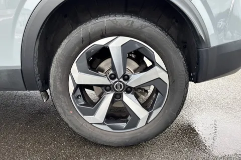 KR71ZGG Nissan Qashqai 1.3 DIG-T MHEV N-Connecta XTRON Euro 6 (s/s) 5dr Thumbnail #11