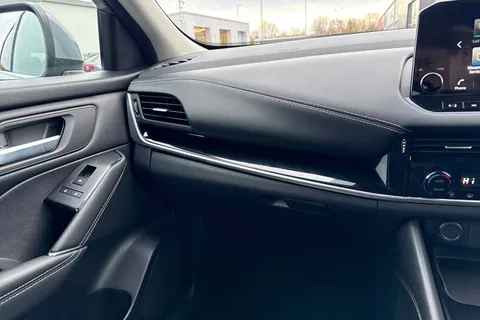 KR71ZGG Nissan Qashqai 1.3 DIG-T MHEV N-Connecta XTRON Euro 6 (s/s) 5dr Thumbnail #19