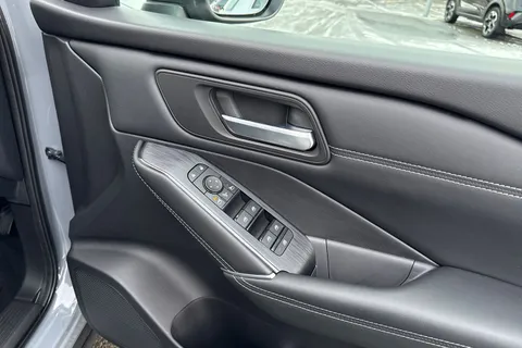 KR71ZGG Nissan Qashqai 1.3 DIG-T MHEV N-Connecta XTRON Euro 6 (s/s) 5dr Thumbnail #20