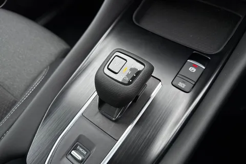 KR71ZGG Nissan Qashqai 1.3 DIG-T MHEV N-Connecta XTRON Euro 6 (s/s) 5dr Thumbnail #22