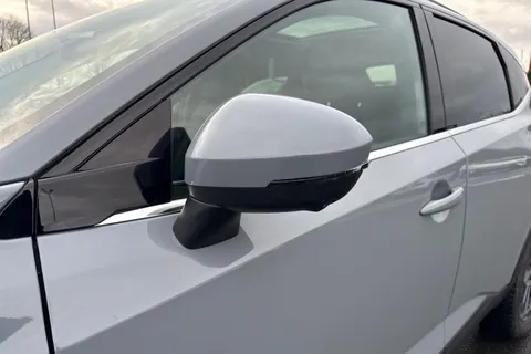 KR71ZGG Nissan Qashqai 1.3 DIG-T MHEV N-Connecta XTRON Euro 6 (s/s) 5dr Thumbnail #27