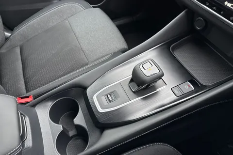 KR71ZGG Nissan Qashqai 1.3 DIG-T MHEV N-Connecta XTRON Euro 6 (s/s) 5dr Thumbnail #56