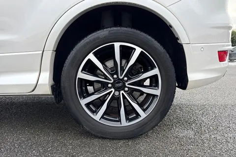 KX19ECP Ford Kuga 2.0 TDCi EcoBlue ST-Line Euro 6 (s/s) 5dr Thumbnail #12