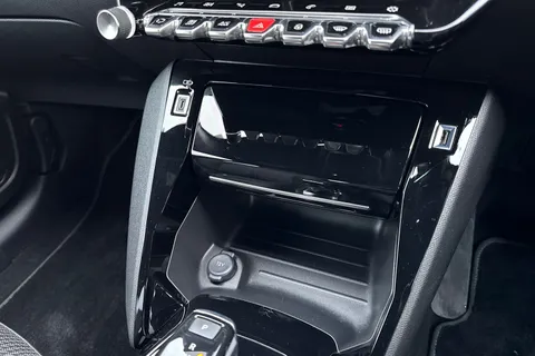 PX70WVD PEUGEOT 208 1.2 PureTech GT Line EAT Euro 6 (s/s) 5dr Thumbnail #54