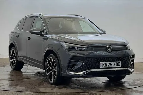 KR25XBD Volkswagen Tiguan 1.5 TSI 272 eHybrid R-Line DSG⭐IQ Lights, Info Package pack, Sunroof⭐ Thumbnail #1