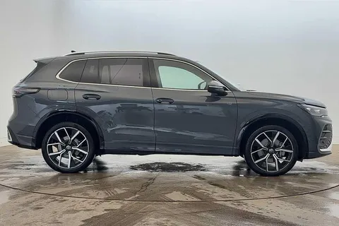 KR25XBD Volkswagen Tiguan 1.5 TSI 272 eHybrid R-Line DSG⭐IQ Lights, Info Package pack, Sunroof⭐ Thumbnail #4