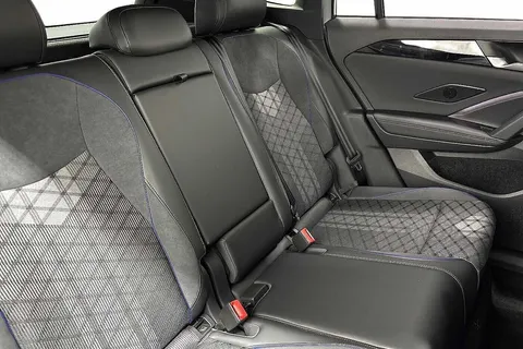 KR25PYL Volkswagen Tiguan 2.0 TDI R-Line 5dr DSG⭐ IQ lights, Sunroof, Info & Driver Package⭐ Thumbnail #10