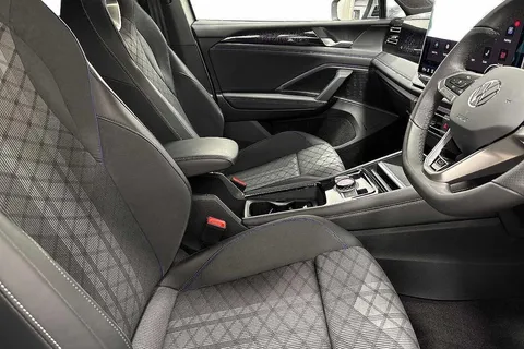 KR25PYL Volkswagen Tiguan 2.0 TDI R-Line 5dr DSG⭐ IQ lights, Sunroof, Info & Driver Package⭐ Thumbnail #11