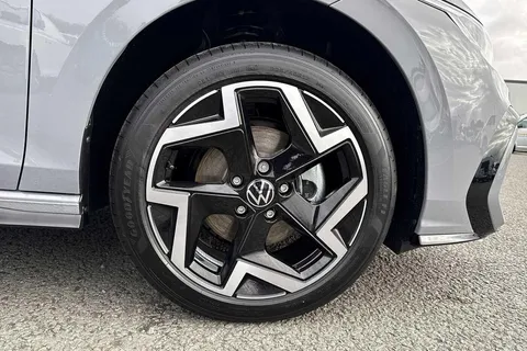 CX75KLV Volkswagen Golf 1.5 TSI 150 R-Line 5dr Thumbnail #8