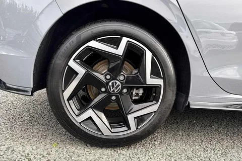 CX75KLV Volkswagen Golf 1.5 TSI 150 R-Line 5dr Thumbnail #24