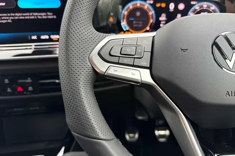 CX75KLV Volkswagen Golf 1.5 TSI 150 R-Line 5dr Thumbnail #32