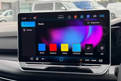 CX75KLV Volkswagen Golf 1.5 TSI 150 R-Line 5dr Thumbnail #38