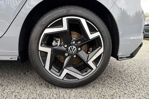 CX75KLV Volkswagen Golf 1.5 TSI 150 R-Line 5dr Thumbnail #70