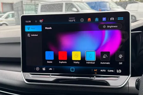 CX75KLV Volkswagen Golf 1.5 TSI 150 R-Line 5dr Thumbnail #83