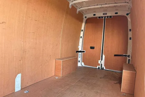 DE74OHN Volkswagen Crafter 2.0 TDI 140PS Commerce High Roof Van Thumbnail #13