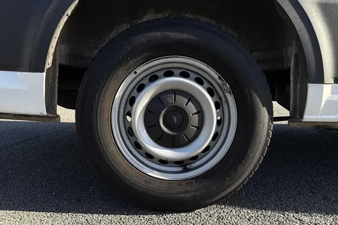 DE74OHN Volkswagen Crafter 2.0 TDI 140PS Commerce High Roof Van Thumbnail #21