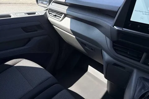 DC75LZK Volkswagen Transporter 2.0 TDI 110 Commerce Pro Van Thumbnail #14