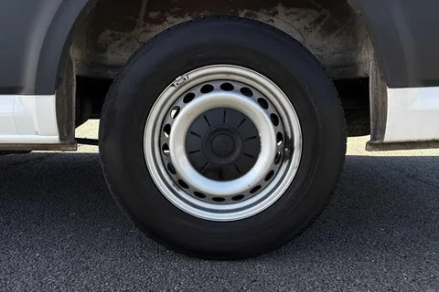 DE74OHN Volkswagen Crafter 2.0 TDI 140PS Commerce High Roof Van Thumbnail #22