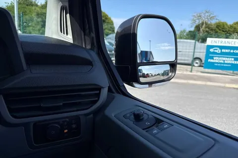 DC75LZK Volkswagen Transporter 2.0 TDI 110 Commerce Pro Van Thumbnail #17