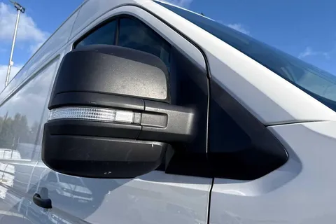 DE74OHN Volkswagen Crafter 2.0 TDI 140PS Commerce High Roof Van Thumbnail #25