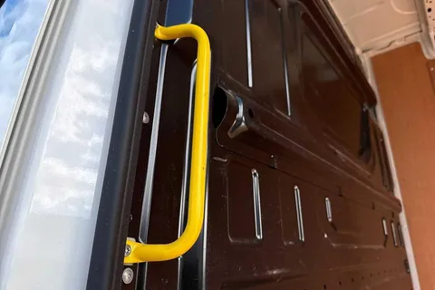 DE74OHN Volkswagen Crafter 2.0 TDI 140PS Commerce High Roof Van Thumbnail #32