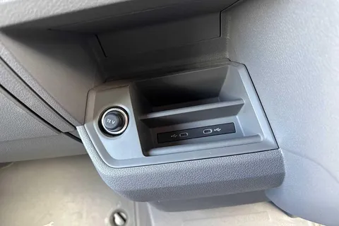 DE74OHN Volkswagen Crafter 2.0 TDI 140PS Commerce High Roof Van Thumbnail #38