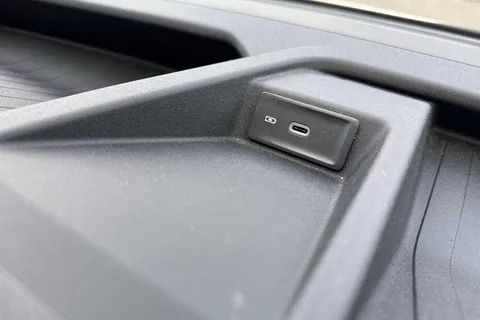 DE74OHN Volkswagen Crafter 2.0 TDI 140PS Commerce High Roof Van Thumbnail #40