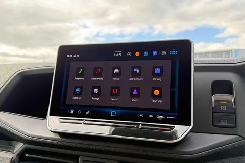 DE74OHN Volkswagen Crafter 2.0 TDI 140PS Commerce High Roof Van Thumbnail #43