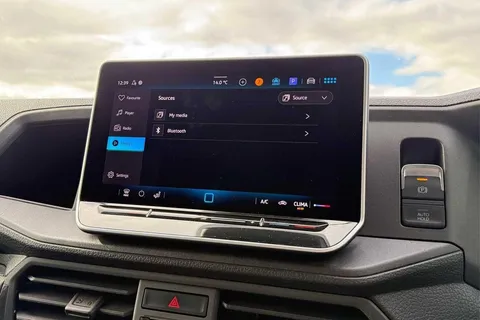 DE74OHN Volkswagen Crafter 2.0 TDI 140PS Commerce High Roof Van Thumbnail #46