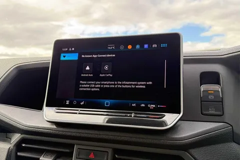 DE74OHN Volkswagen Crafter 2.0 TDI 140PS Commerce High Roof Van Thumbnail #47