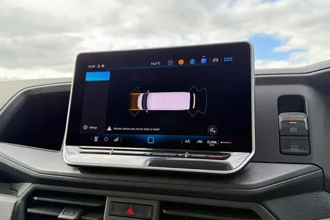 DE74OHN Volkswagen Crafter 2.0 TDI 140PS Commerce High Roof Van Thumbnail #48