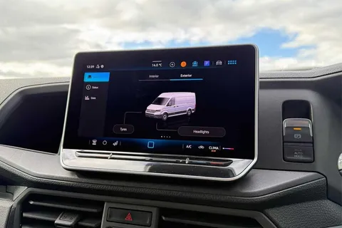 DE74OHN Volkswagen Crafter 2.0 TDI 140PS Commerce High Roof Van Thumbnail #49