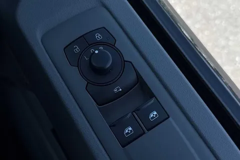 DC75LZK Volkswagen Transporter 2.0 TDI 110 Commerce Pro Van Thumbnail #46