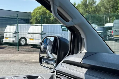 DC75LZK Volkswagen Transporter 2.0 TDI 110 Commerce Pro Van Thumbnail #49