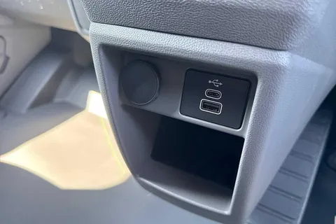 DC75LZK Volkswagen Transporter 2.0 TDI 110 Commerce Pro Van Thumbnail #53