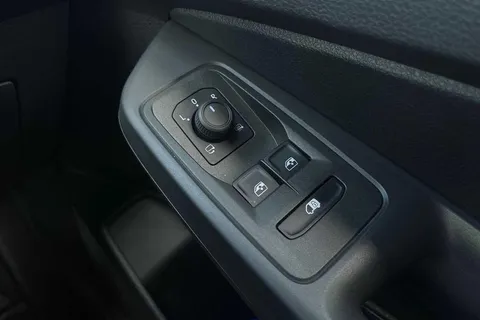 DC75LNX Volkswagen Caddy 2.0 TDI 122PS Commerce Pro Van DSG [Tech Pack] Thumbnail #48