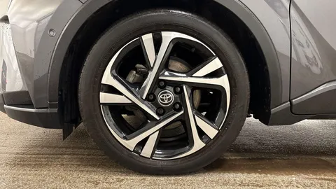 FV72MXU Toyota C-Hr 1.8 VVT-h Design CVT Euro 6 (s/s) 5dr Thumbnail #4