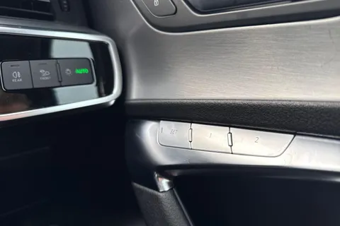 YC69YTH Audi A6 Saloon 2.0 TDI 40 Black Edition S Tronic Euro 6 (s/s) 4dr Thumbnail #16