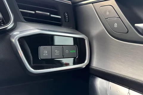 YC69YTH Audi A6 Saloon 2.0 TDI 40 Black Edition S Tronic Euro 6 (s/s) 4dr Thumbnail #17