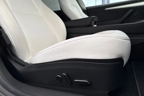 BJ71AEY Tesla Model 3 Standard Range Plus Auto RWD 4dr Thumbnail #32