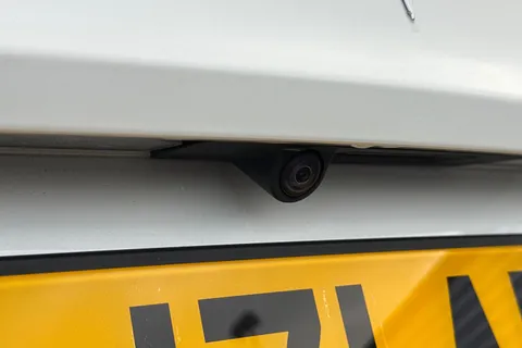 BJ71AEY Tesla Model 3 Standard Range Plus Auto RWD 4dr Thumbnail #35