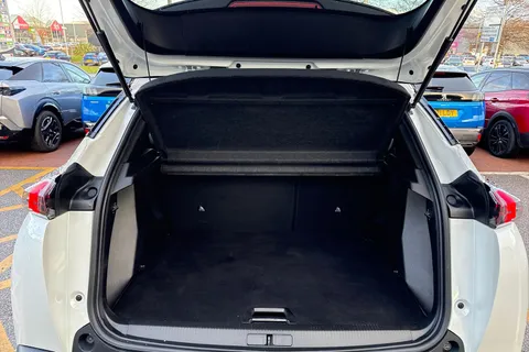 DG22ONV PEUGEOT 2008 1.2 PureTech GT Euro 6 (s/s) 5dr Thumbnail #6