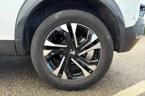 DG22ONV PEUGEOT 2008 1.2 PureTech GT Euro 6 (s/s) 5dr Thumbnail #11