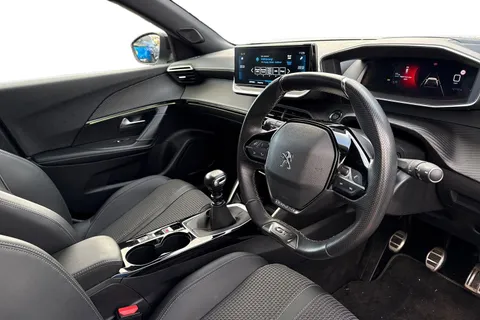 DG22ONV PEUGEOT 2008 1.2 PureTech GT Euro 6 (s/s) 5dr Thumbnail #13