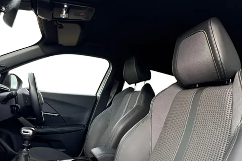 DG22ONV PEUGEOT 2008 1.2 PureTech GT Euro 6 (s/s) 5dr Thumbnail #15