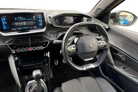 DG22ONV PEUGEOT 2008 1.2 PureTech GT Euro 6 (s/s) 5dr Thumbnail #17