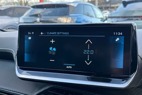 DG22ONV PEUGEOT 2008 1.2 PureTech GT Euro 6 (s/s) 5dr Thumbnail #21