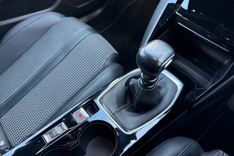 DG22ONV PEUGEOT 2008 1.2 PureTech GT Euro 6 (s/s) 5dr Thumbnail #22